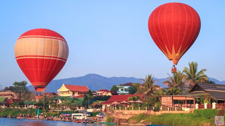hot air balloon on Song rever vanvieng Laos