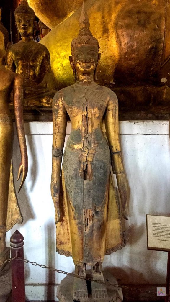 พระพุทธรูปไม้โบราณ วัดวิชุนราช หลวงพะบาง