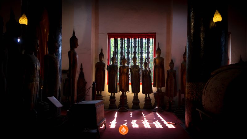 พระพุทธรูปไม้ปางขอฝนโบราณเก็บรักษาไว้ในโบสถ์
